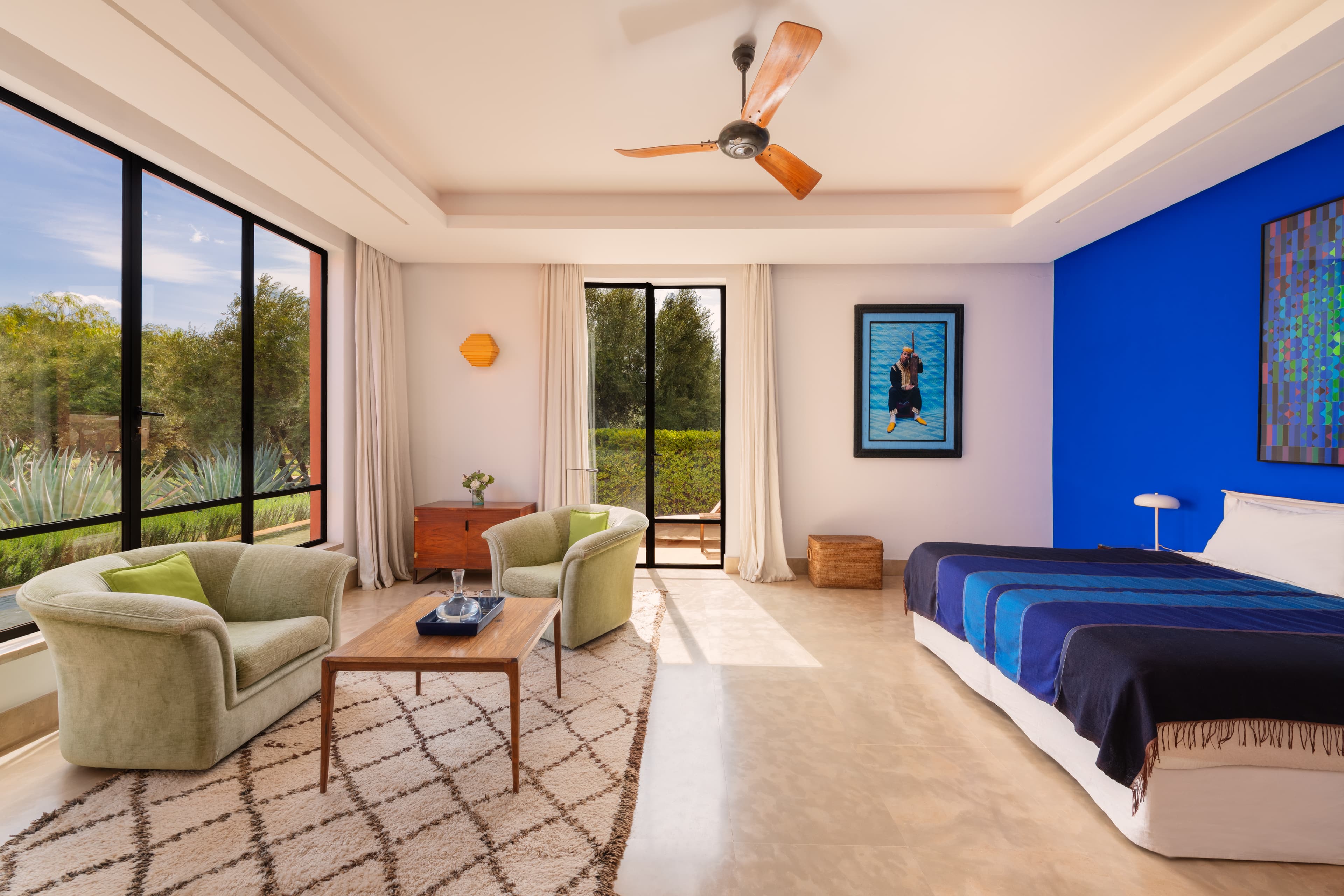 /features/blue/blue-1.jpg